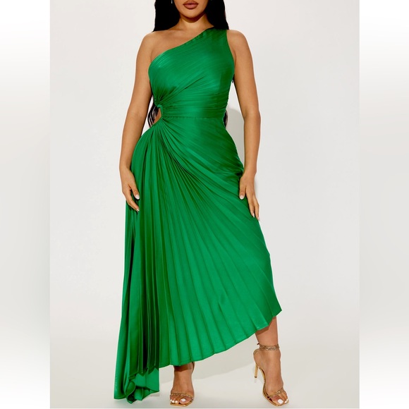 Kelly Green Gown - Picture 1 of 2
